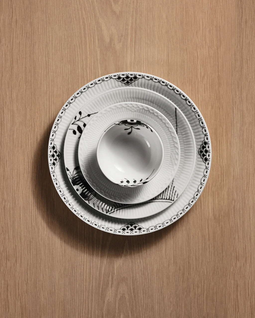 Royal Copenhagen Sort Riflet Blonde Tallerken 27 Cm 3 Royal Copenhagen Sort Riflet Blonde Tallerken 27 Cm - Billede 3