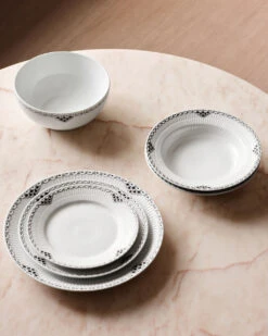 Royal Copenhagen Sort Riflet Blonde Skål Ø18 Cm -Royal Copenhagen 1066930 2