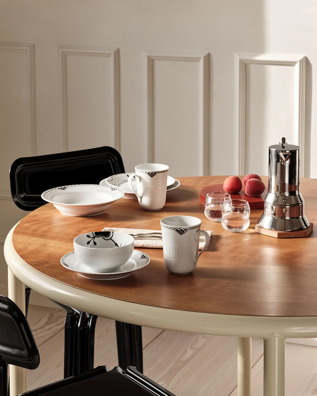 Royal Copenhagen Sort Riflet Blonde Dyb Tallerken 21 Cm 5 Royal Copenhagen Sort Riflet Blonde Dyb Tallerken 21 Cm - Billede 5